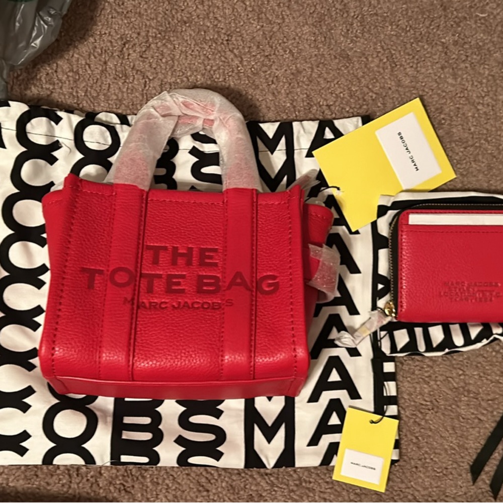 Marc Jacobs the Mini Tote with wallet